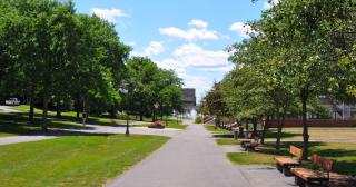 A picture of one of the walkways on the Ithaca College campus.