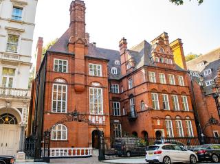 Ithaca College London Center - a Victorian, red brick building with white trim.